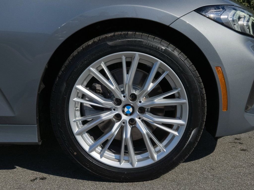 Used 2023 BMW 330i Sedan w/ Driving Assistance Package image 9