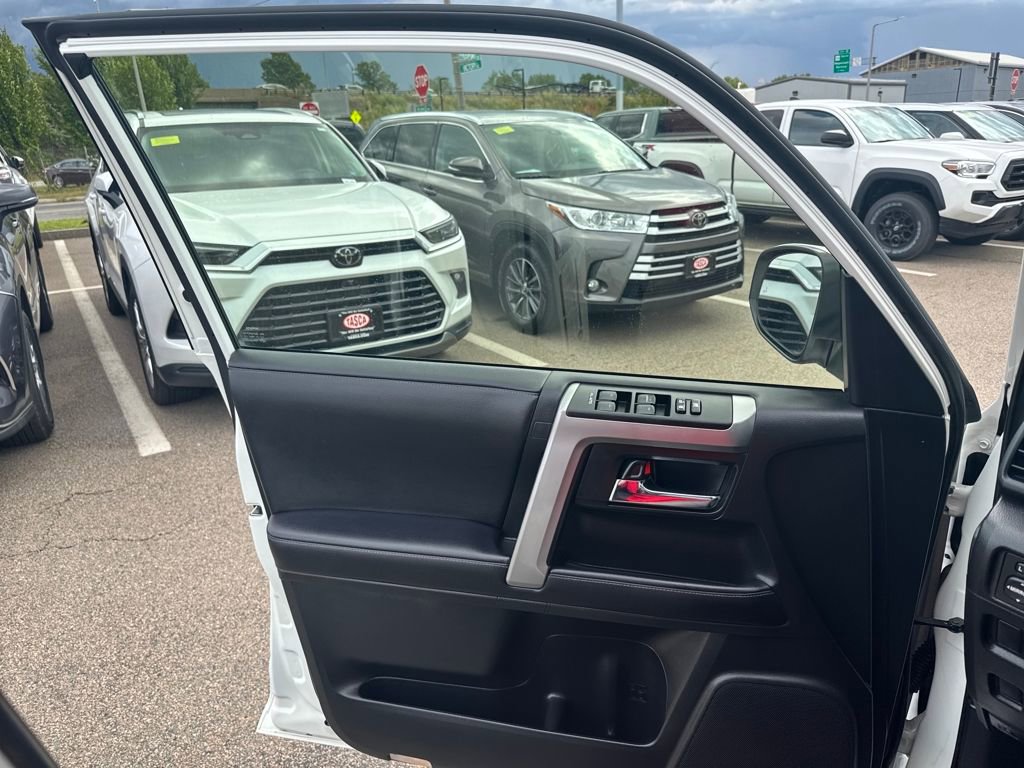 Used 2022 Toyota 4Runner SR5 Premium image 35