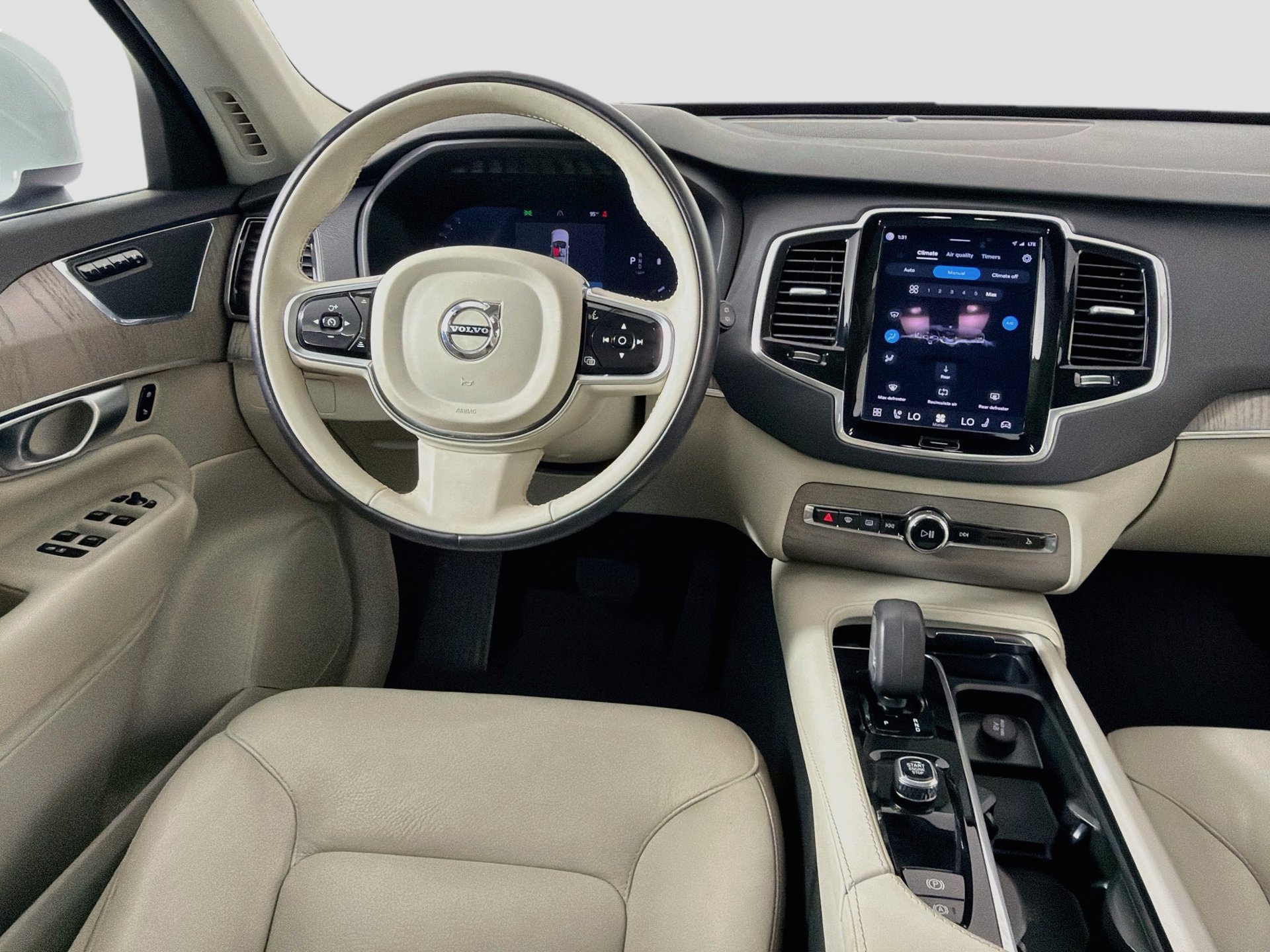 Used 2024 Volvo XC90 B5 Plus w/ Protection Package Premier AWD/4WD image 24