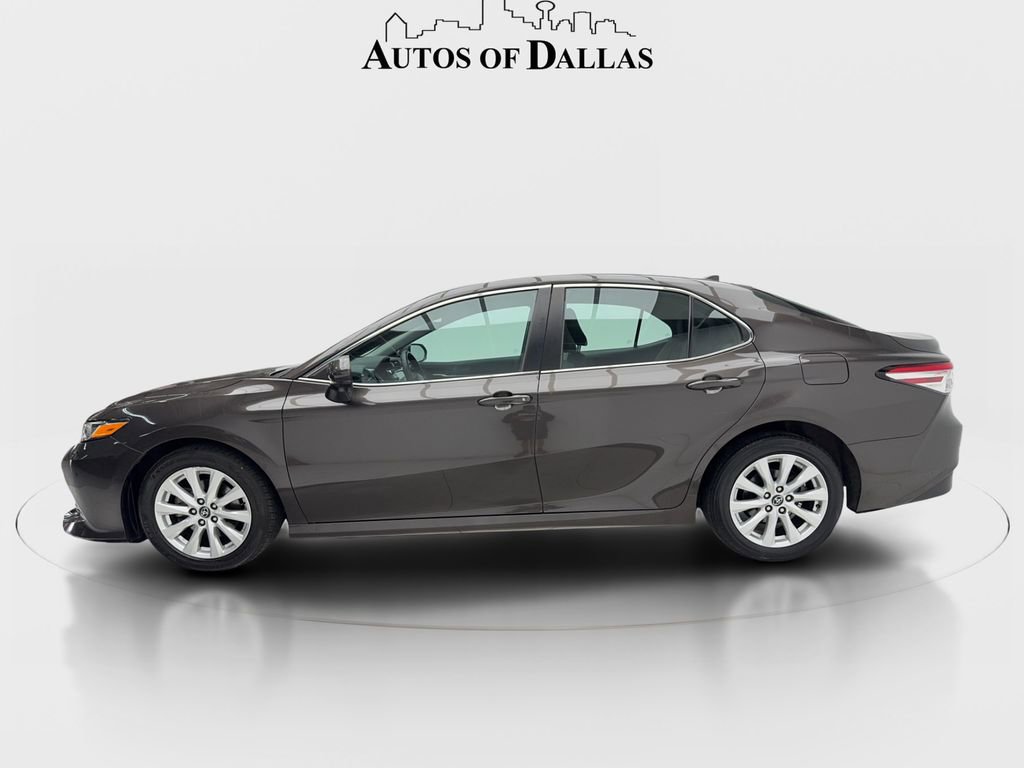 Used 2020 Toyota Camry LE image 7