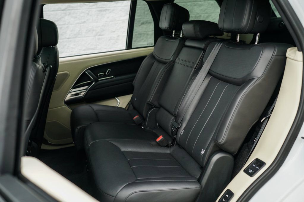 Used 2022 Land Rover Range Rover Long Wheelbase SE image 24