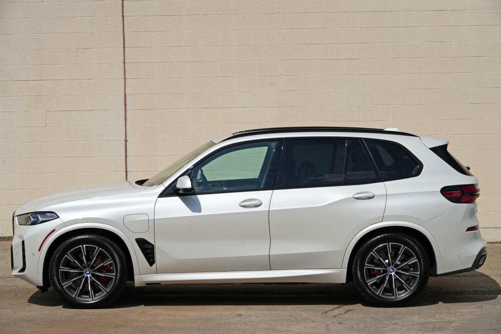 Used 2024 BMW X5 xDrive50e w/ M Sport Package AWD/4WD image 50