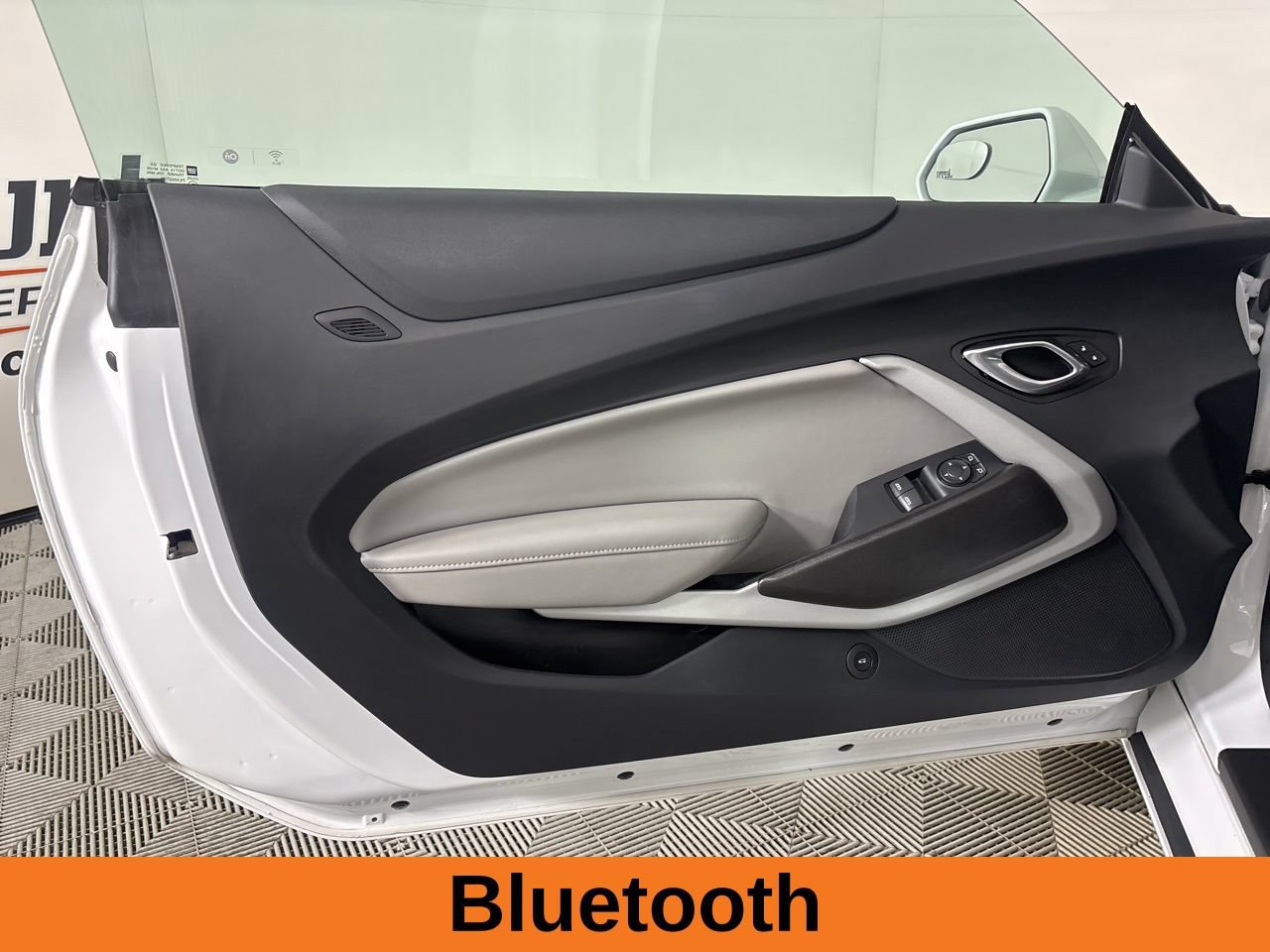 Used 2023 Chevrolet Camaro LT RWD image 9