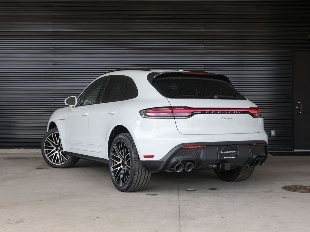 Certified 2025 Porsche Macan AWD/4WD image 3