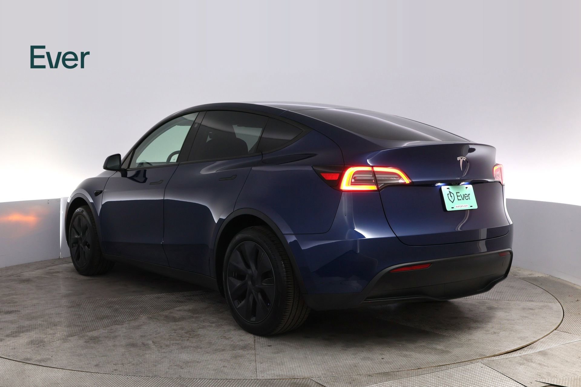 Used 2024 Tesla Model Y 2WD image 17