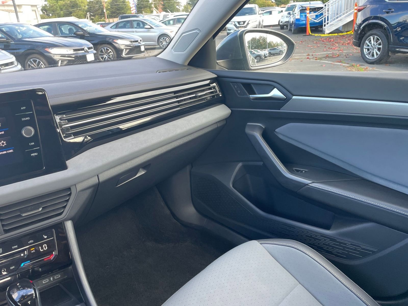 Used 2025 Volkswagen Jetta SE image 35