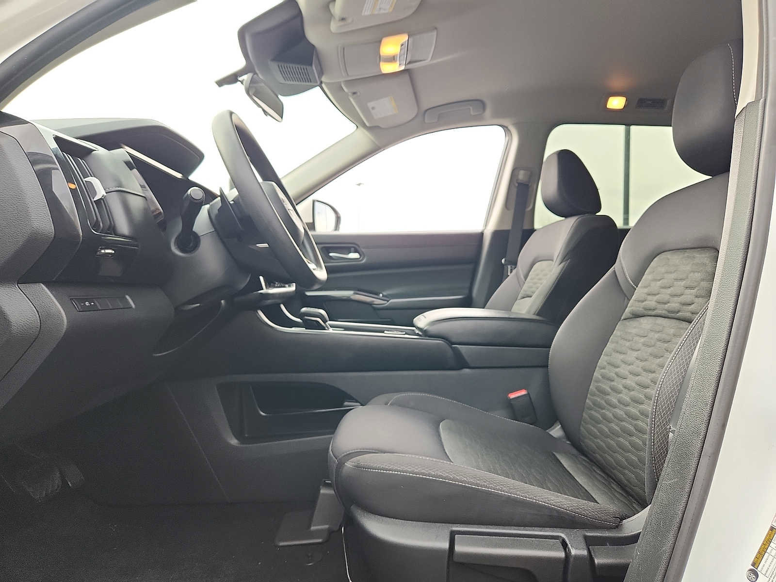 Used 2022 Nissan Pathfinder S AWD/4WD image 12