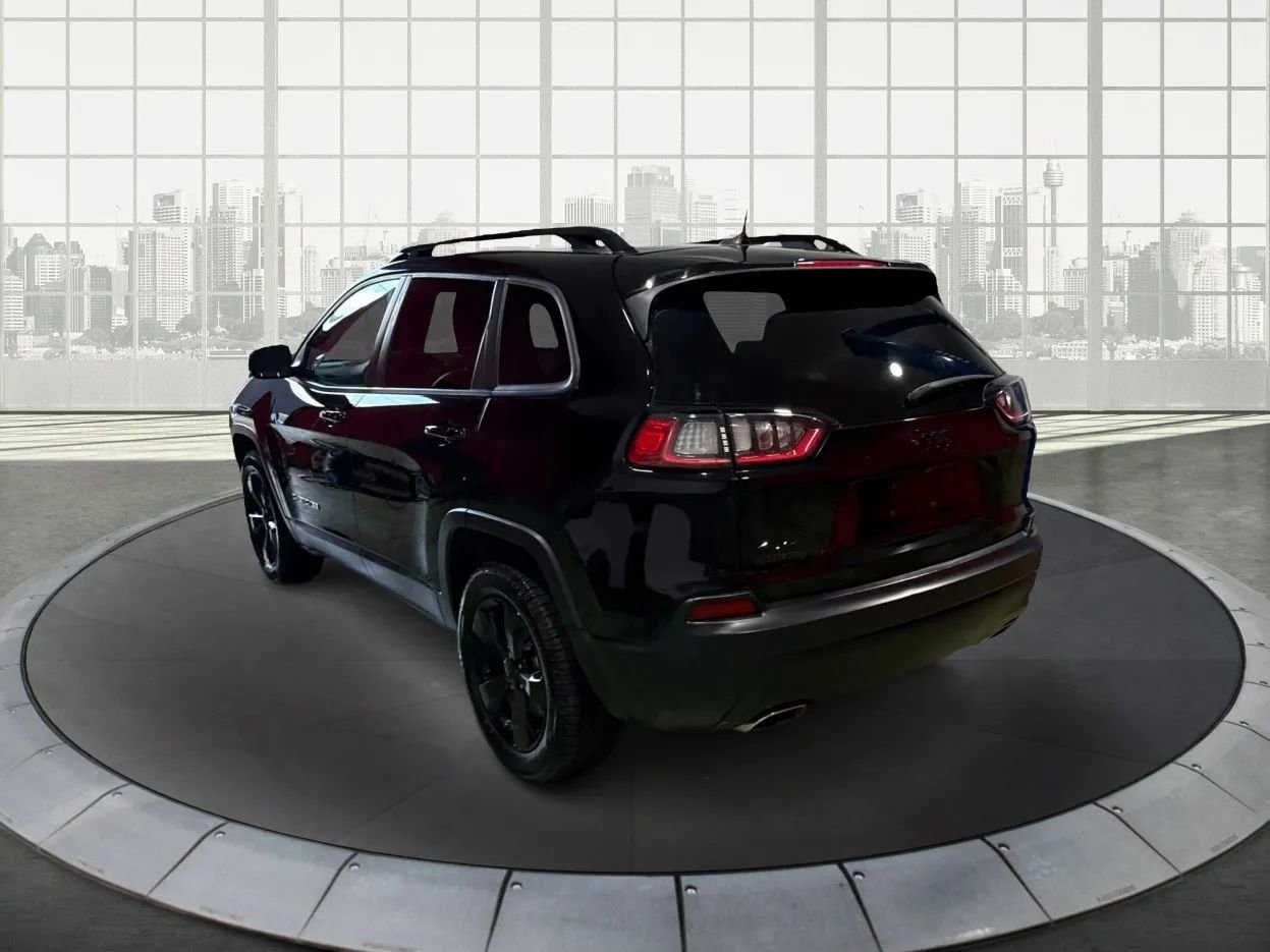 Used 2020 Jeep Cherokee Latitude Plus image 5