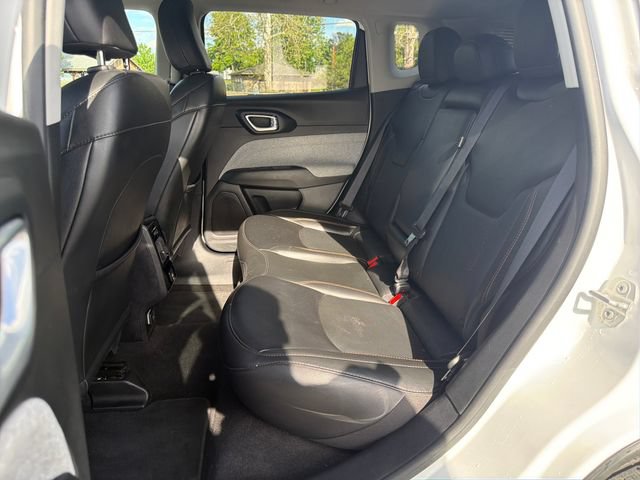 Used 2022 Jeep Compass Latitude AWD/4WD image 22