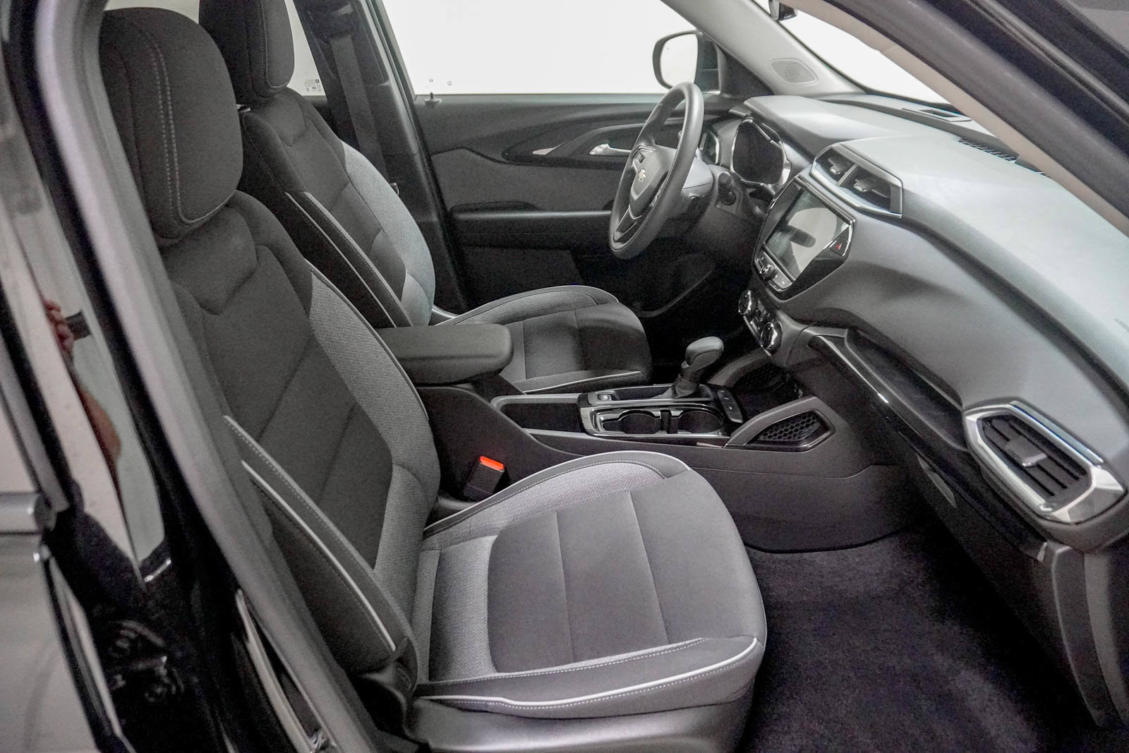 Used 2022 Chevrolet TrailBlazer LT w/ Convenience Package FWD image 27