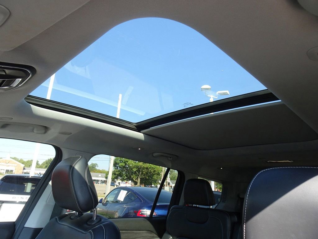 Used 2022 Jeep Grand Cherokee L Limited AWD/4WD image 11