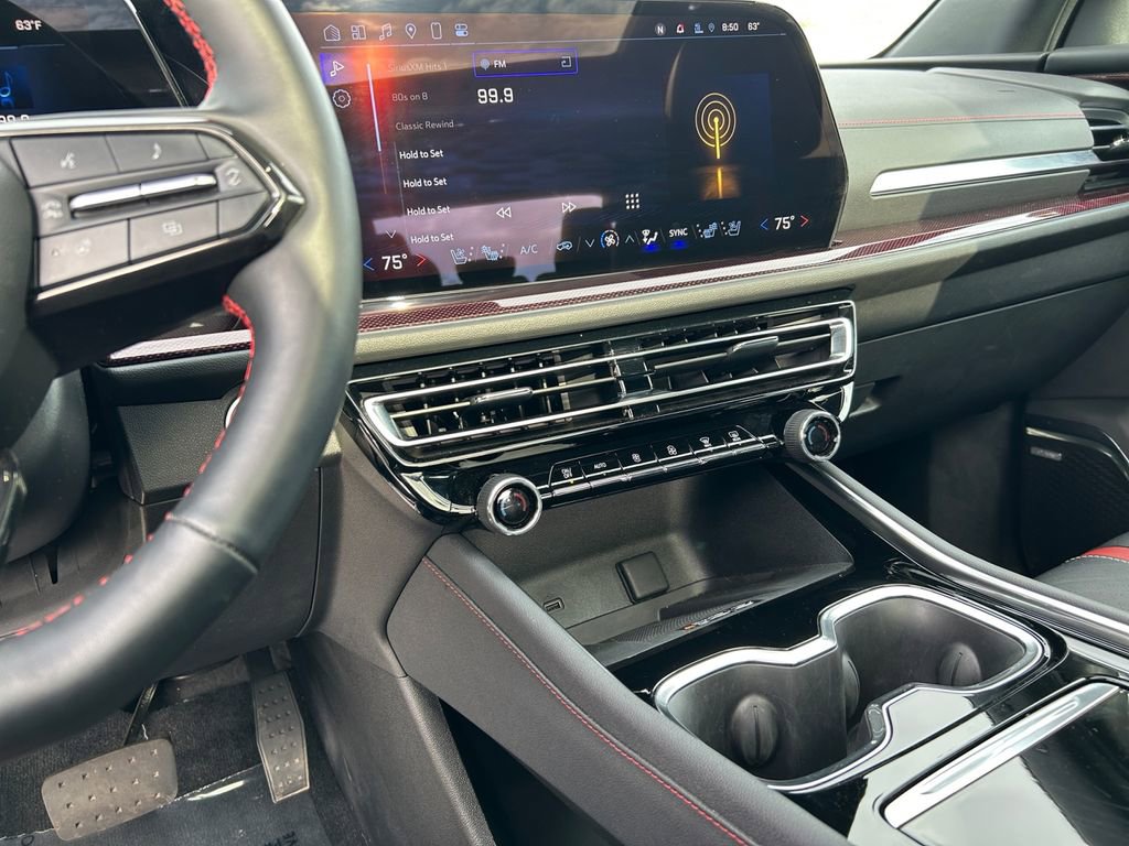 Used 2024 Chevrolet Traverse RS image 20