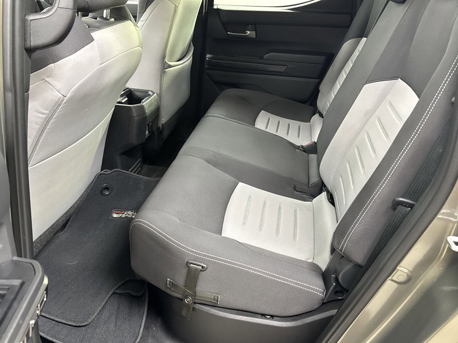 Used 2025 Toyota Tacoma TRD Sport w/ TRD Sport Upgrade Package image 28