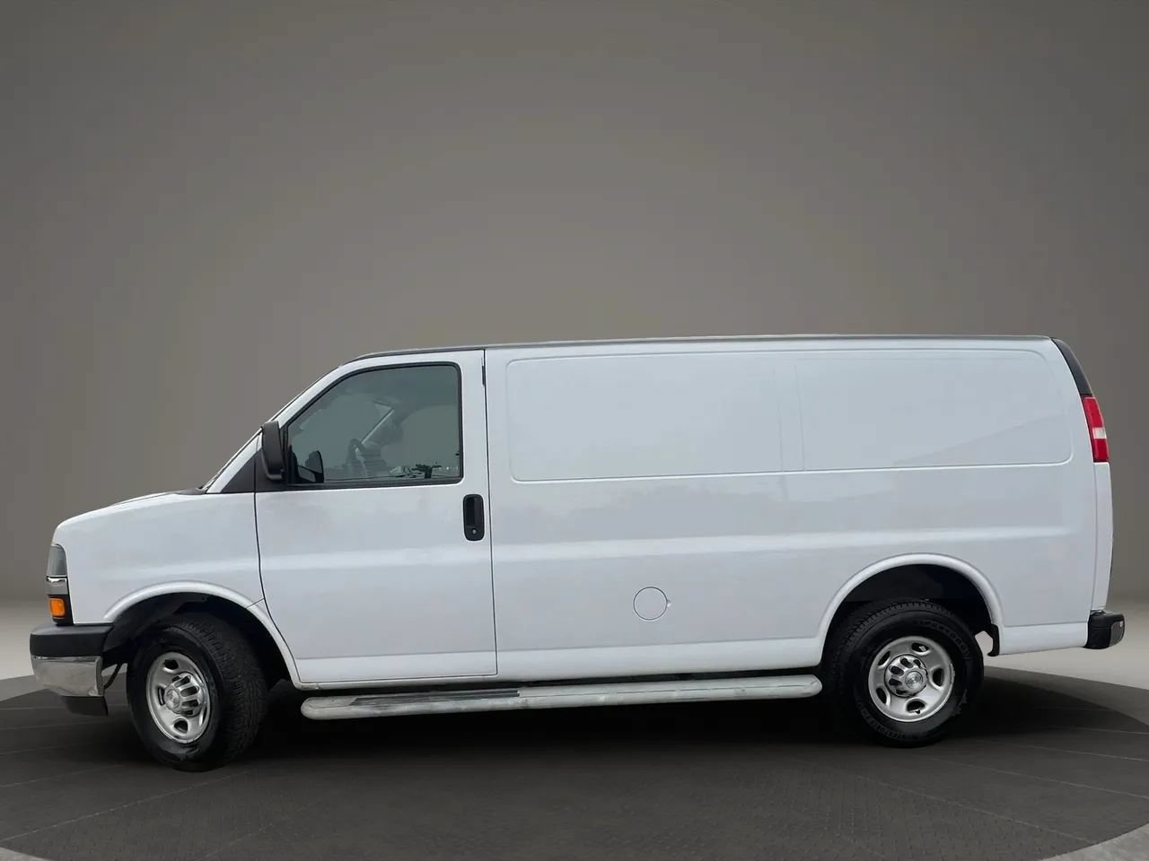 Used 2021 Chevrolet Express 2500 w/ Driver Convenience Package RWD image 2