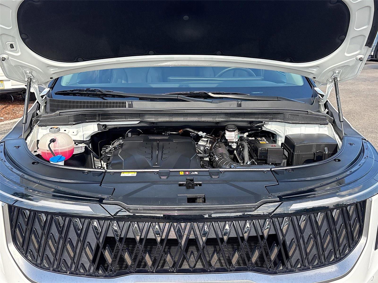 Used 2025 Kia Carnival FWD image 31