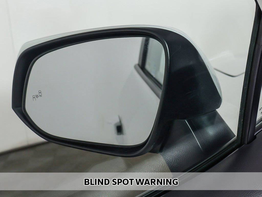 Used 2025 Toyota RAV4 XLE AWD/4WD image 4