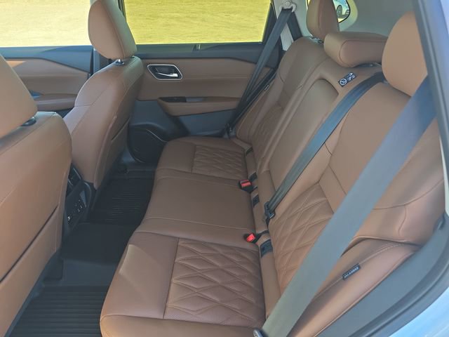 Used 2025 Nissan Rogue Platinum w/ Platinum Premium Package image 14