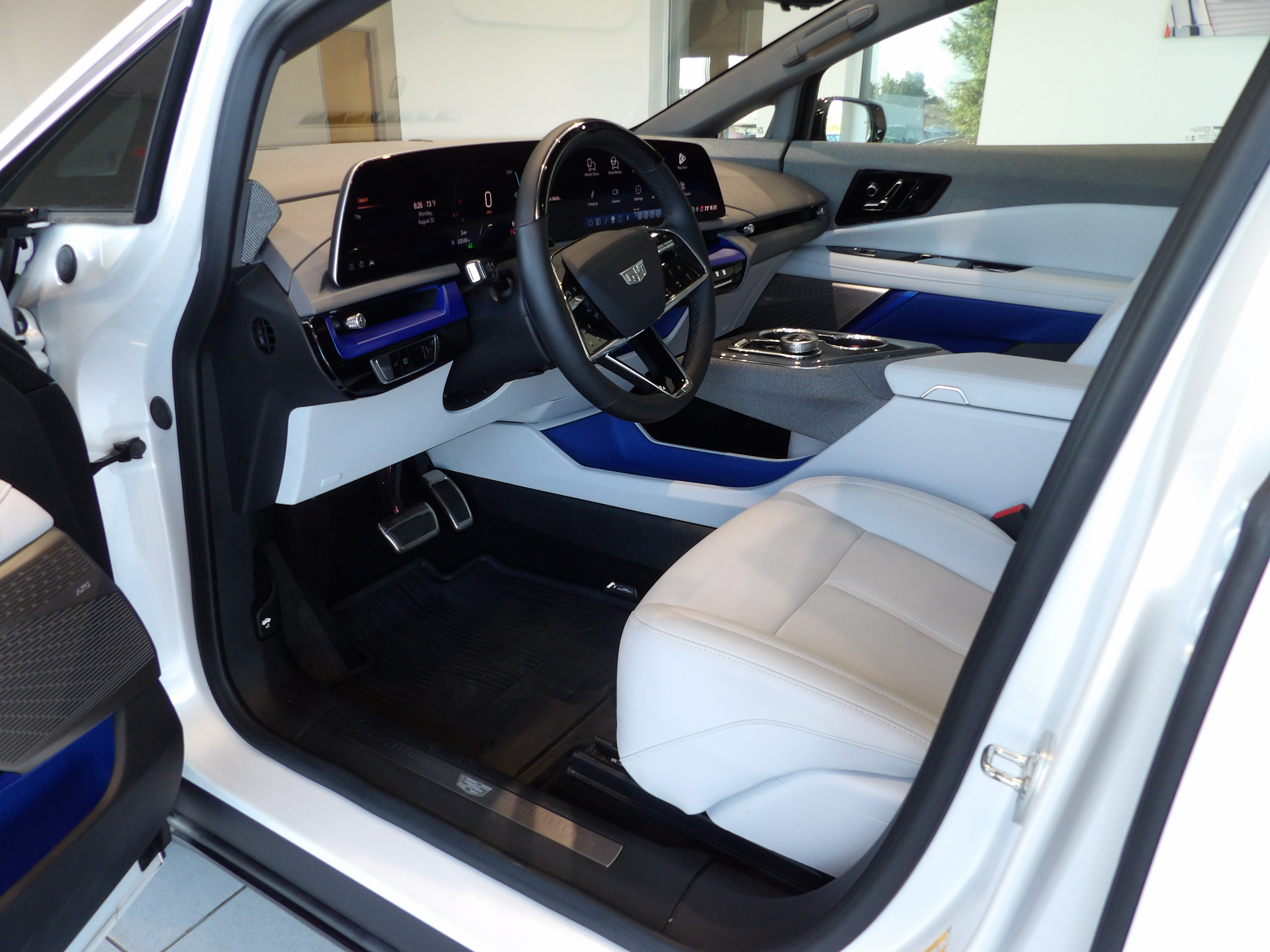 Used 2025 Cadillac Optiq Luxury 1 AWD/4WD image 10
