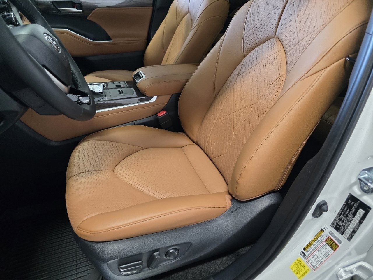 New 2026 Toyota Highlander Platinum image 25