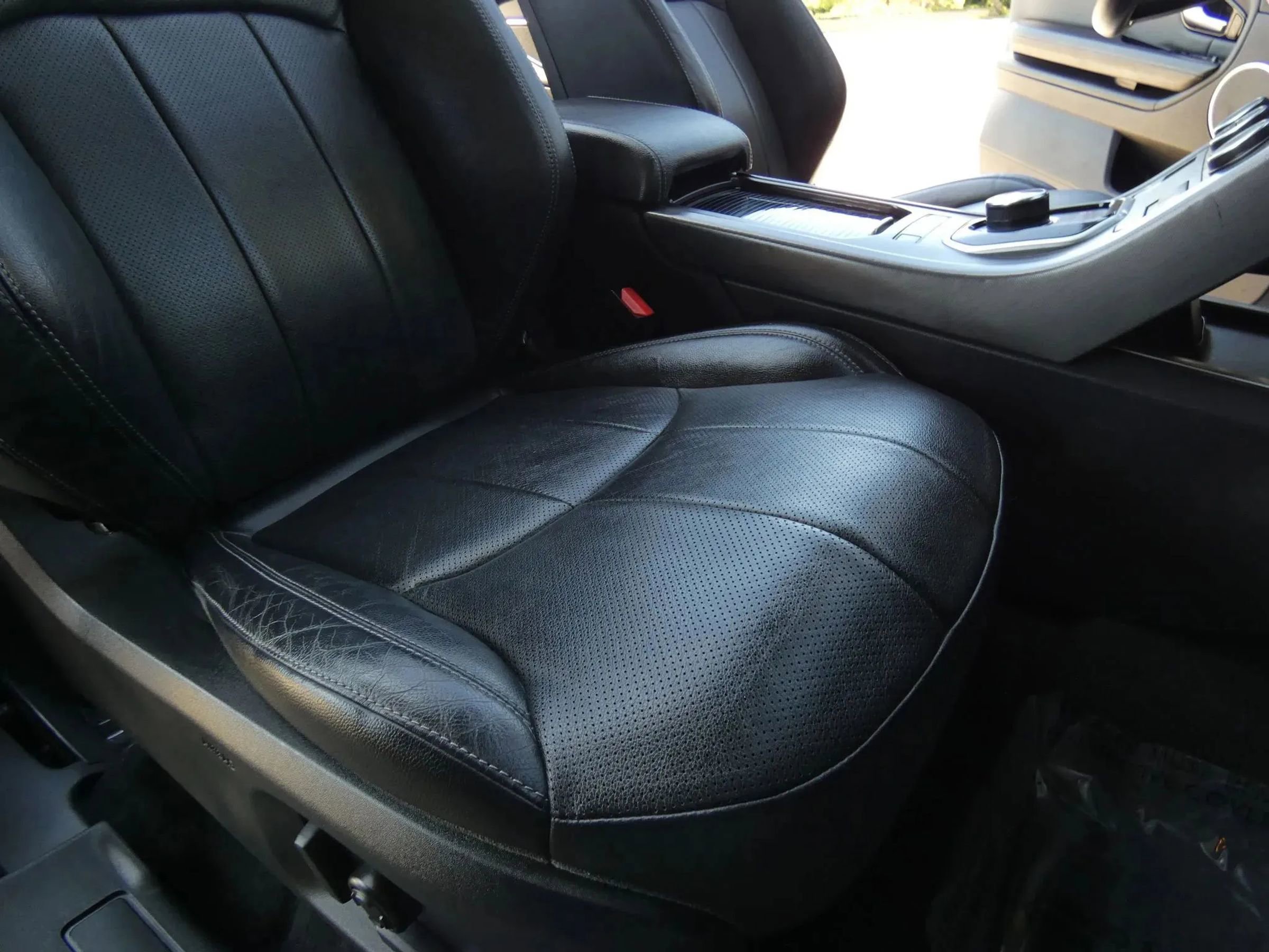 Used 2018 Land Rover Range Rover Evoque SE Dynamic image 29