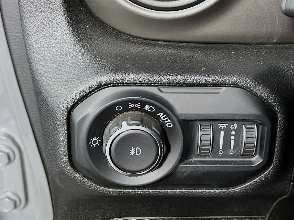 Used 2021 Jeep Wrangler Willys image 16