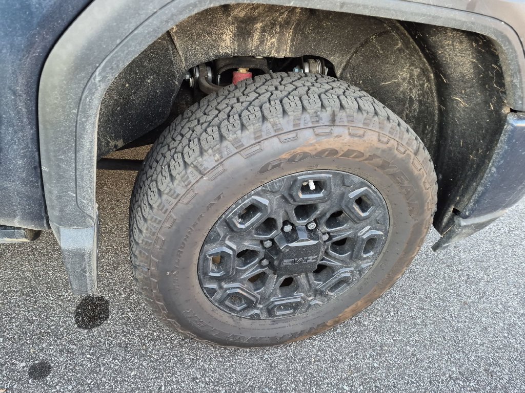 Used 2022 GMC Sierra 2500 AT4 w/ AT4 Premium Plus Package AWD/4WD image 13