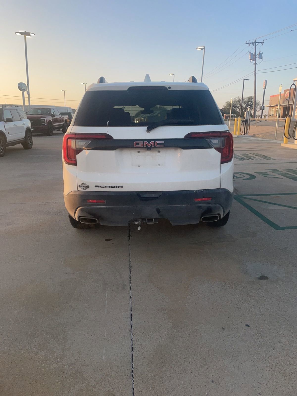 Used 2023 GMC Acadia SLT w/ Elevation Edition image 5