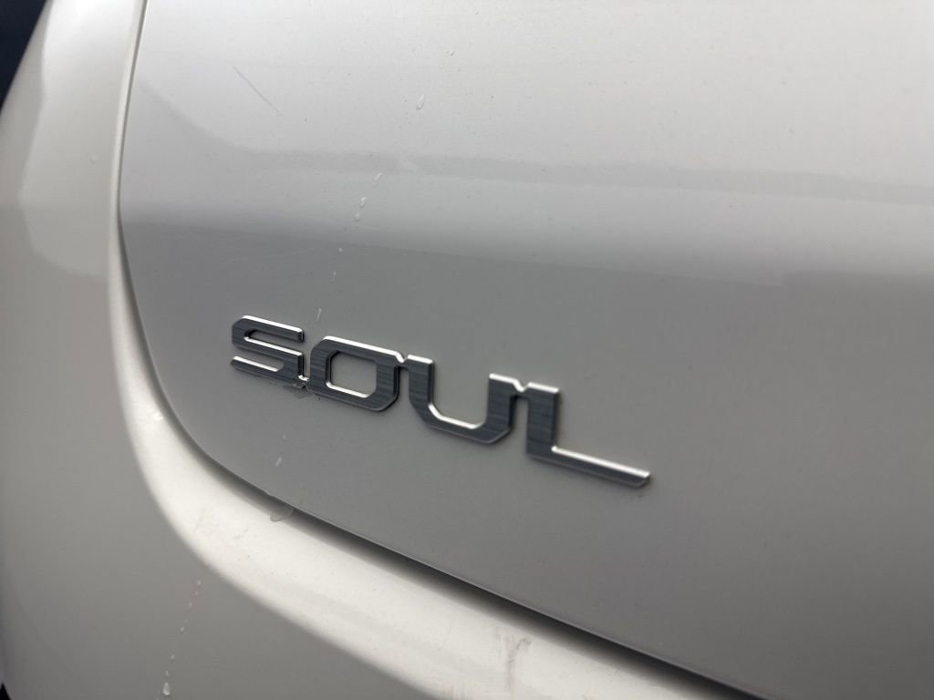 Used 2024 Kia Soul LX w/ Option Group 015 FWD image 39