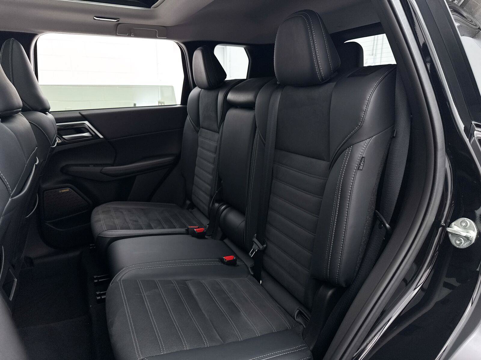 Used 2025 Mitsubishi Outlander SE FWD image 33
