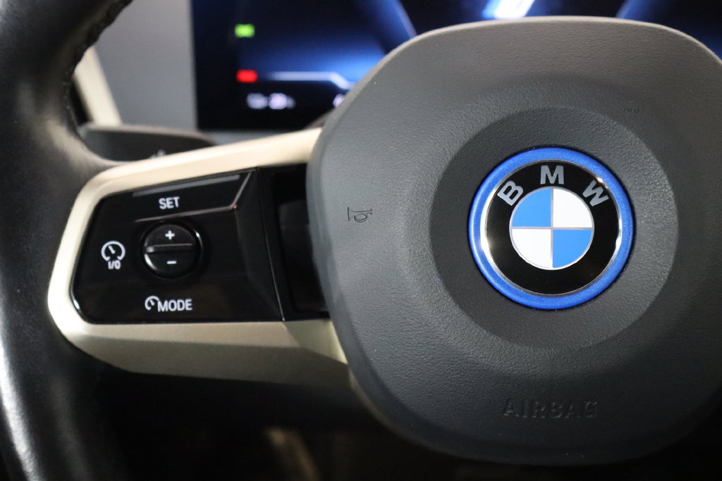 Used 2023 BMW iX xDrive50 w/ Premium Package AWD/4WD image 8