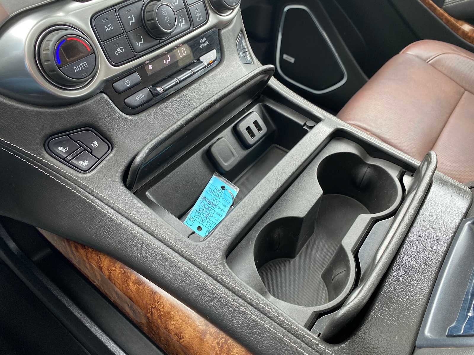 Used 2020 Chevrolet Suburban Premier w/ Premier Plus Edition image 27