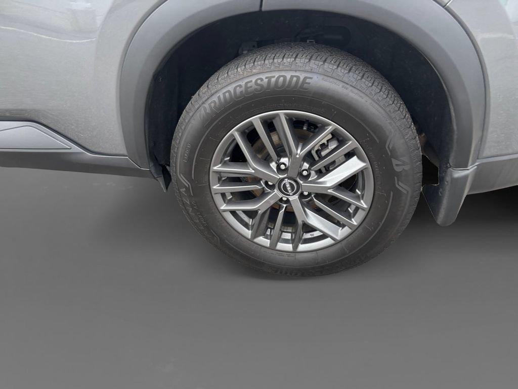 Used 2025 Nissan Rogue S FWD image 8