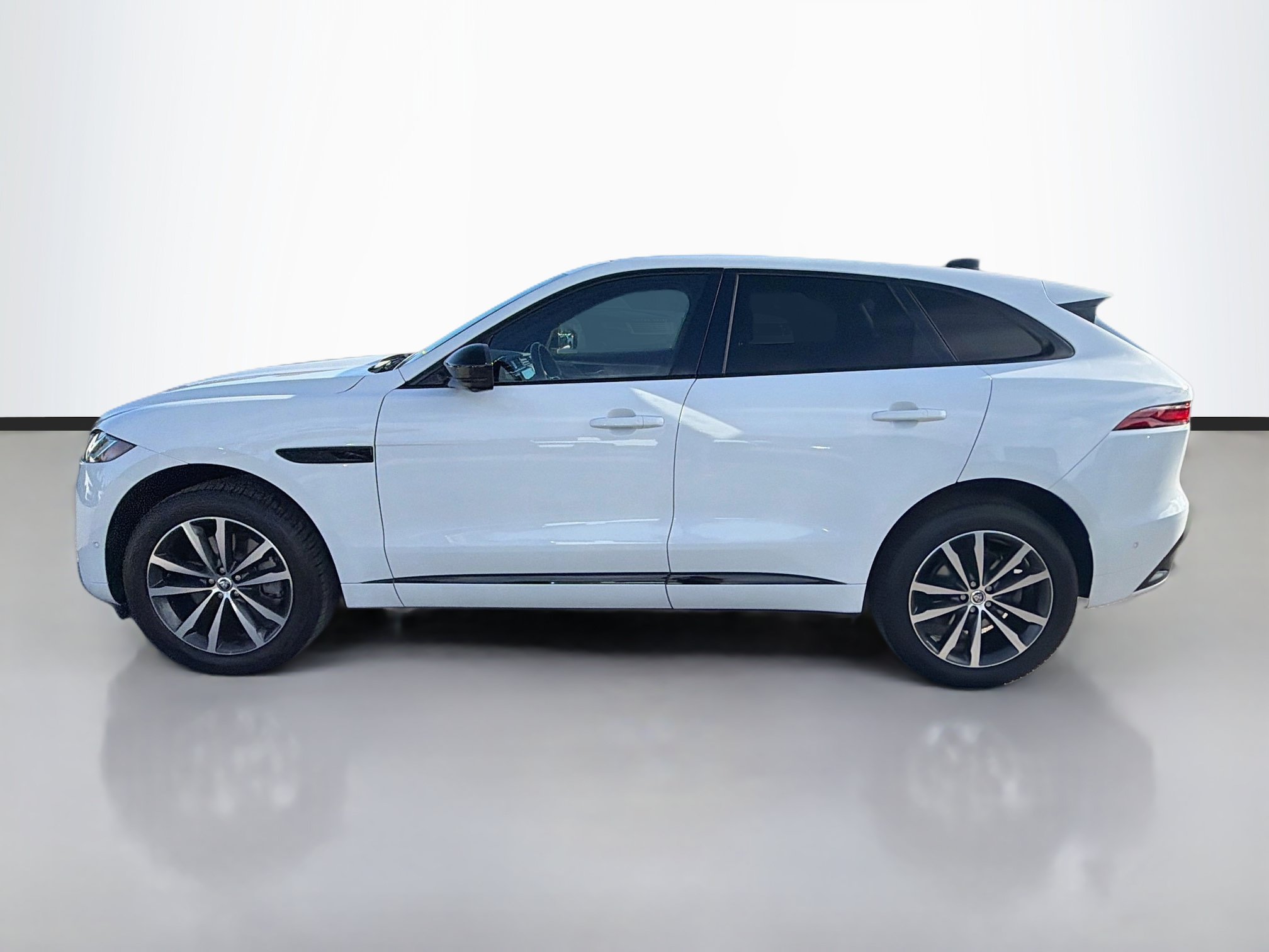 Used 2026 Jaguar F-PACE R-Dynamic S AWD/4WD image 2