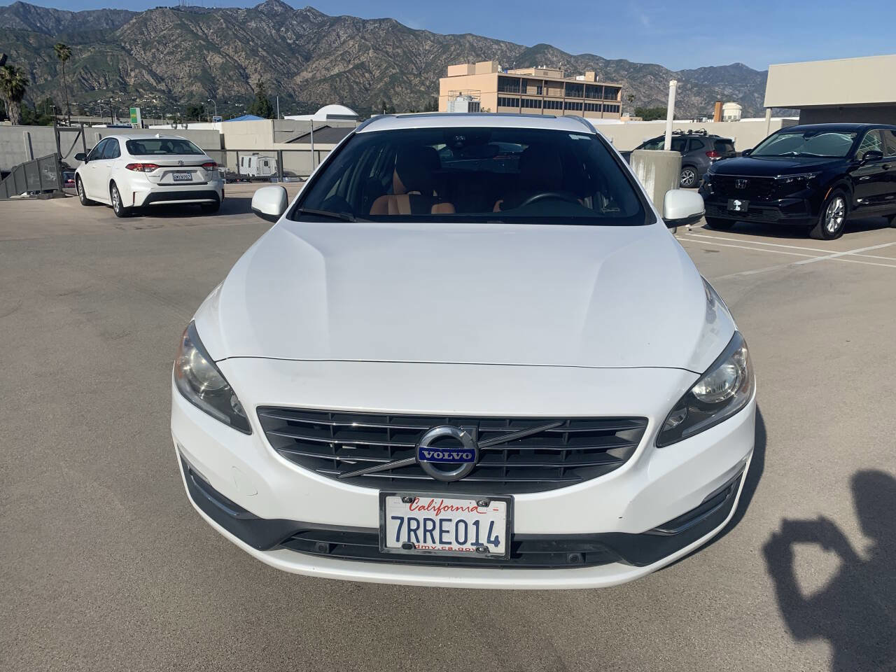 Used 2016 Volvo V60 T5 Premier w/ Convenience Package image 3