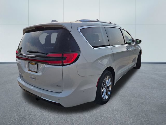 Used 2021 Chrysler Pacifica Touring-L w/ Uconnect Theater Family Group AWD/4WD image 7
