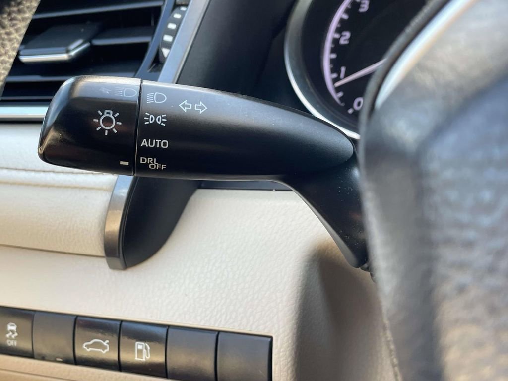 Used 2018 Toyota Camry LE w/ Convenience Package FWD image 28