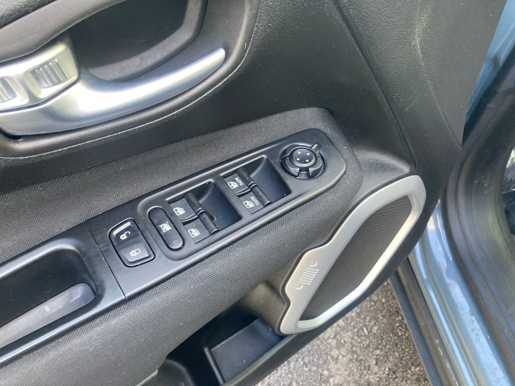 Used 2018 Jeep Renegade Latitude image 14