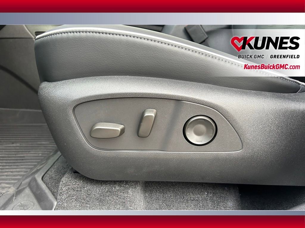 New 2026 Buick Enclave Sport Touring w/ LPO, Floor Liner Package image 28