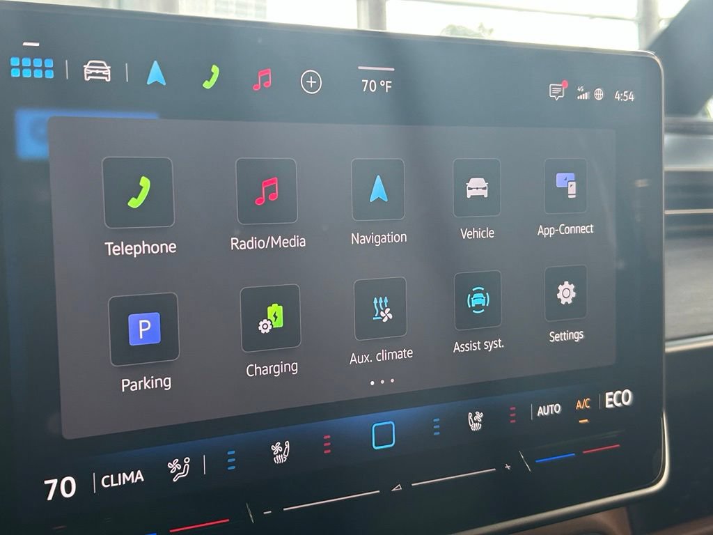 New 2025 Volkswagen ID. Buzz Pro S Plus AWD/4WD image 15