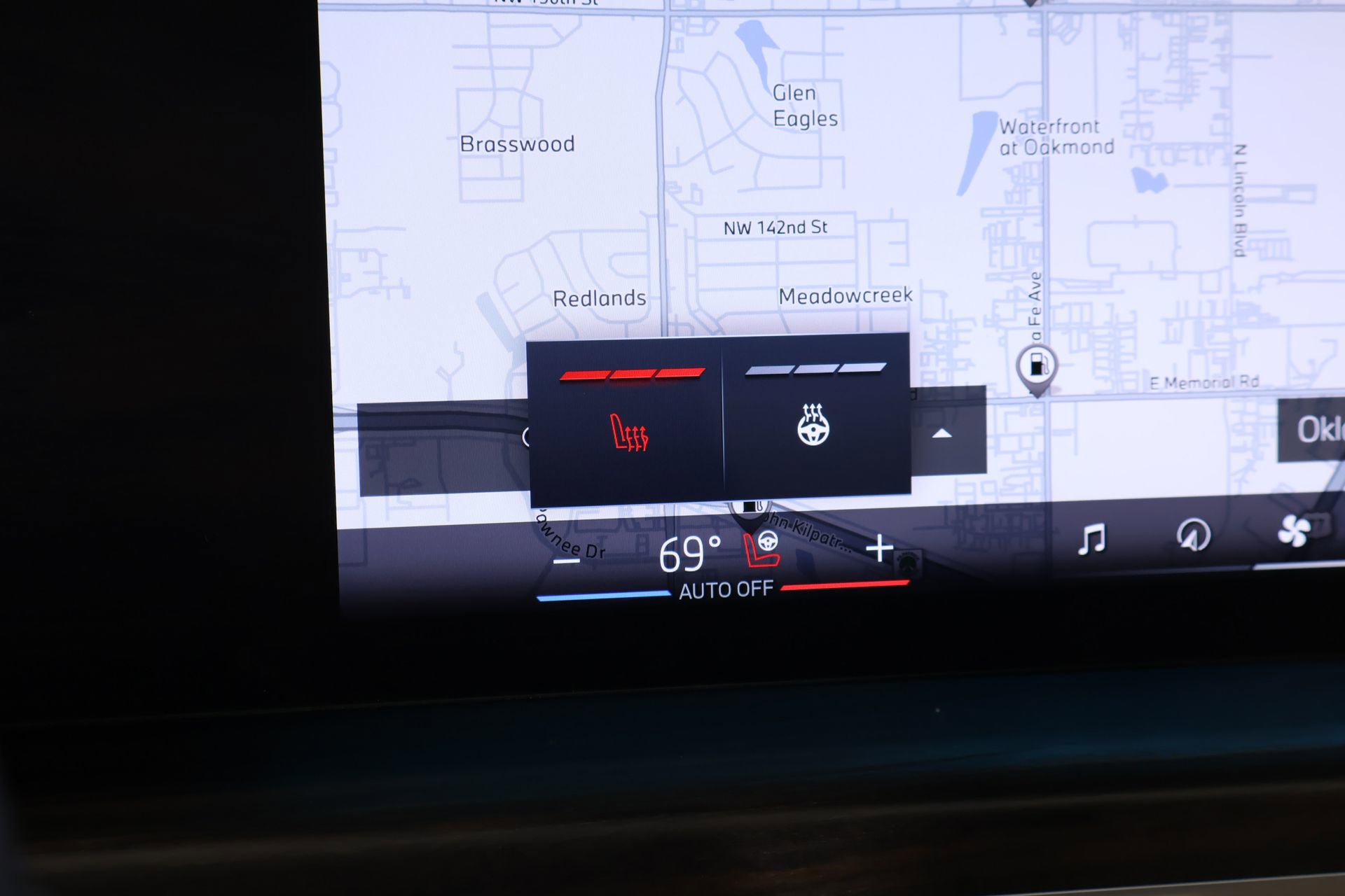 Used 2023 BMW 740i w/ Parking Assistance Package image 8