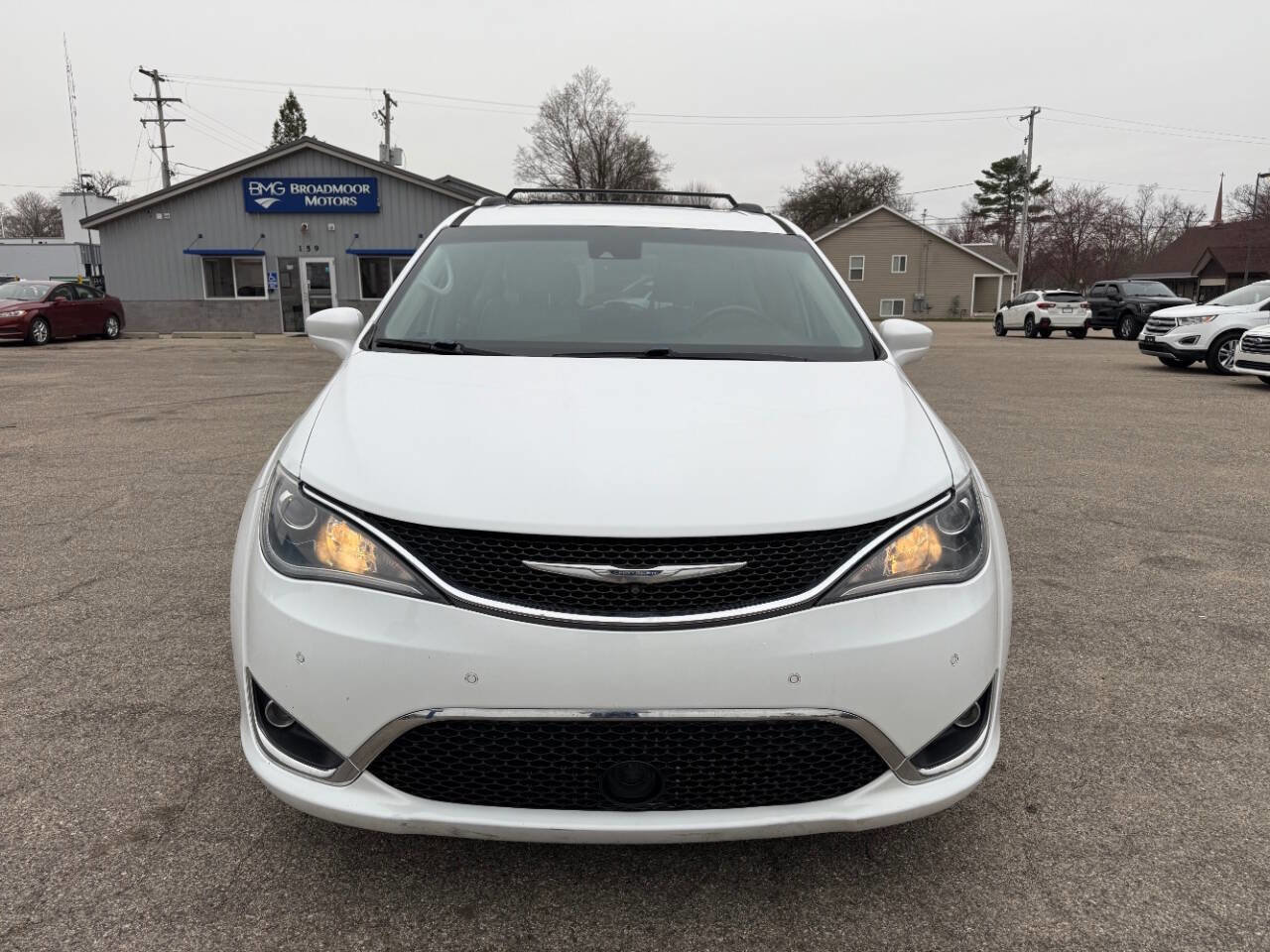 Used 2017 Chrysler Pacifica Touring-L Plus w/ Advanced Safetytec Group FWD image 8