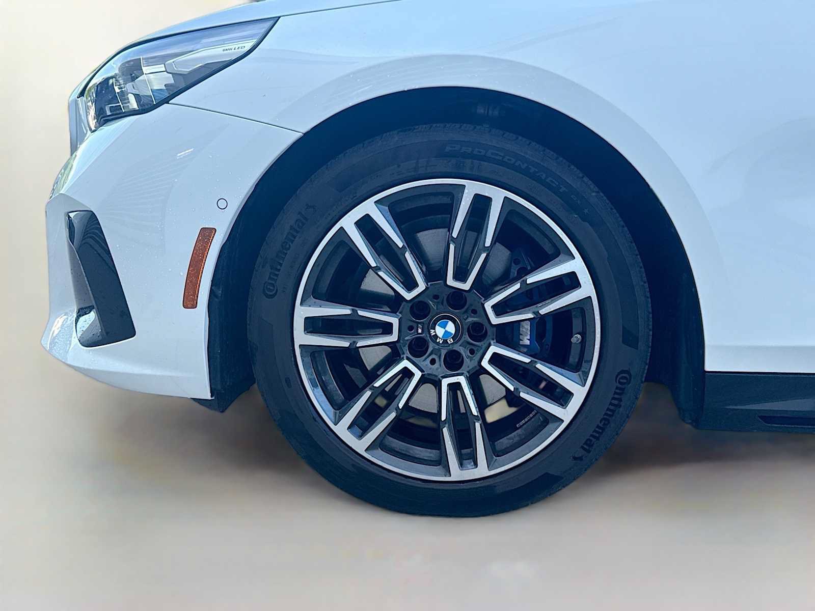 Used 2026 BMW 530i xDrive w/ M Sport Package AWD/4WD image 6