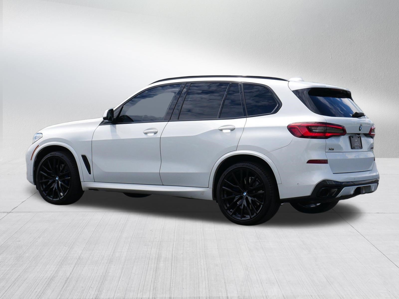 Used 2020 BMW X5 M50i w/ Premium Package AWD/4WD image 4
