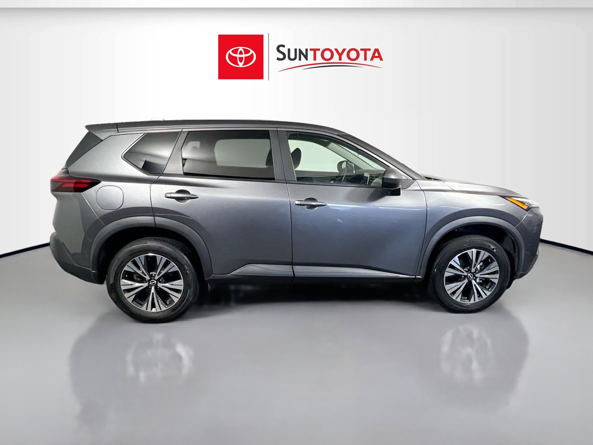 Used 2023 Nissan Rogue SV FWD image 2