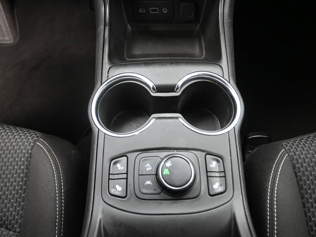 Used 2024 GMC Terrain SLE w/ Driver Convenience Package image 10