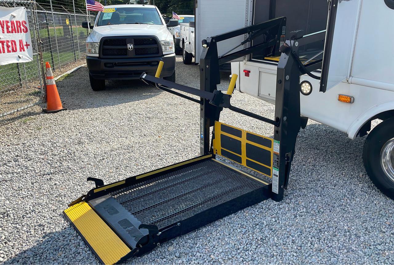 Used 2015 Chevrolet Express 3500 w/ Shuttle Bus Package RWD image 44