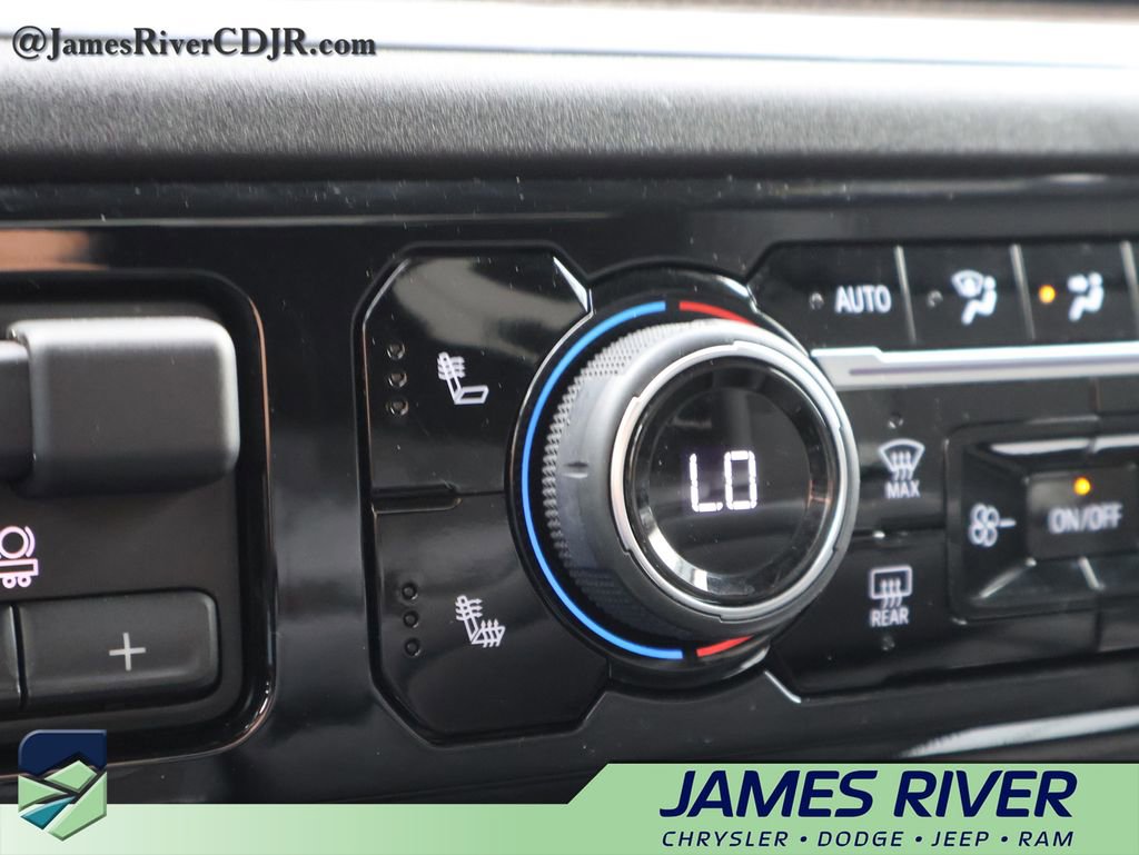 Used 2025 Chevrolet Silverado 2500 LT w/ Convenience Package image 36