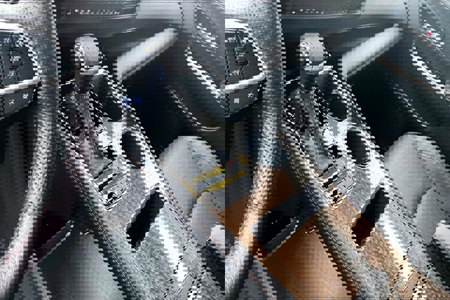 Used 2025 Toyota Sienna Platinum image 16