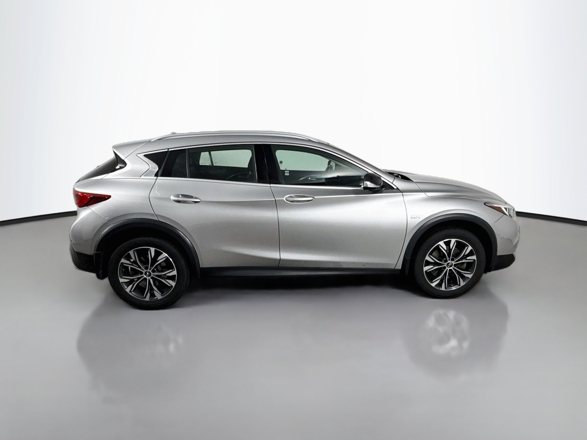 Used 2018 INFINITI QX30 AWD image 8