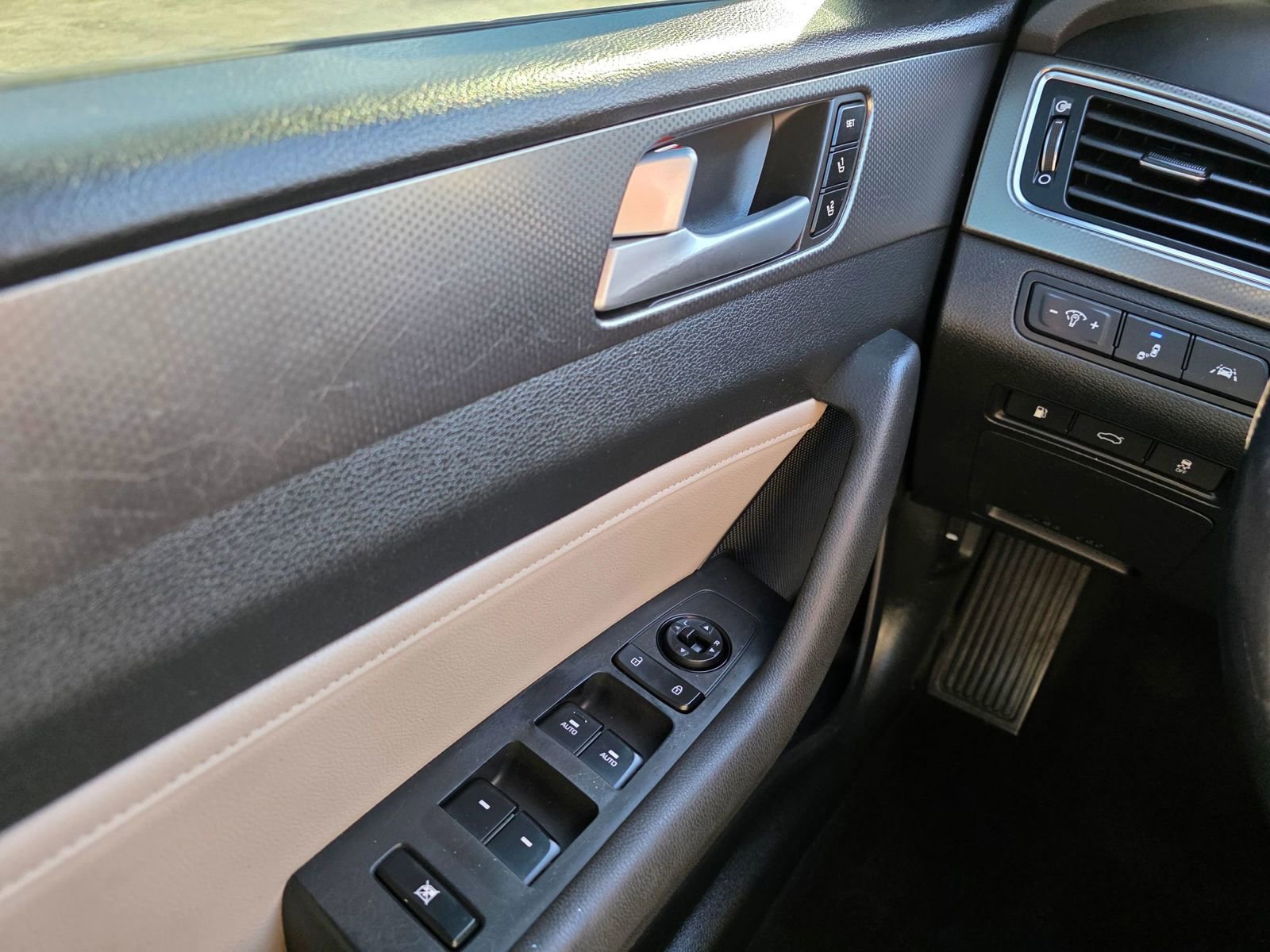 Used 2015 Hyundai Sonata Limited 2.0T w/ Winter Package image 18